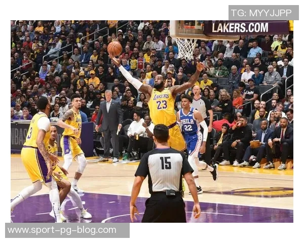 詹姆斯职业生涯首次在比赛最后一分钟遭遇盖帽与抢断的双重挑战